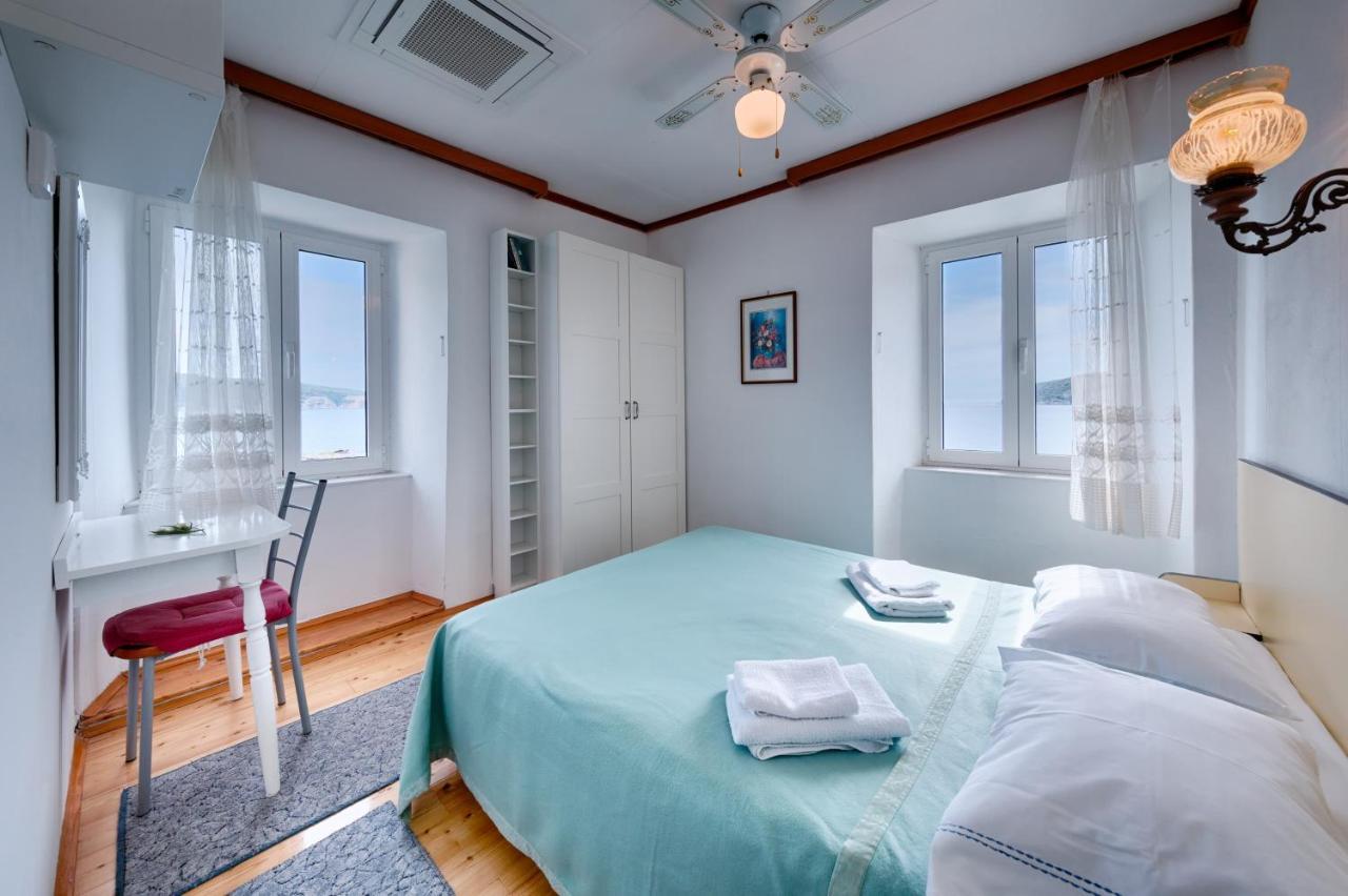 Apartments And Rooms By The Sea Komiza, Vis - 2431 Eksteriør billede