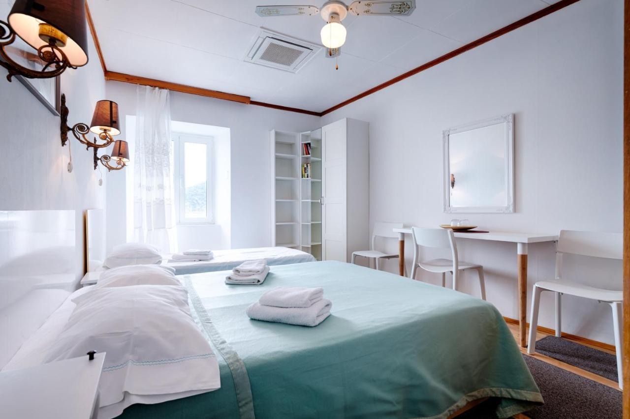 Apartments And Rooms By The Sea Komiza, Vis - 2431 Eksteriør billede