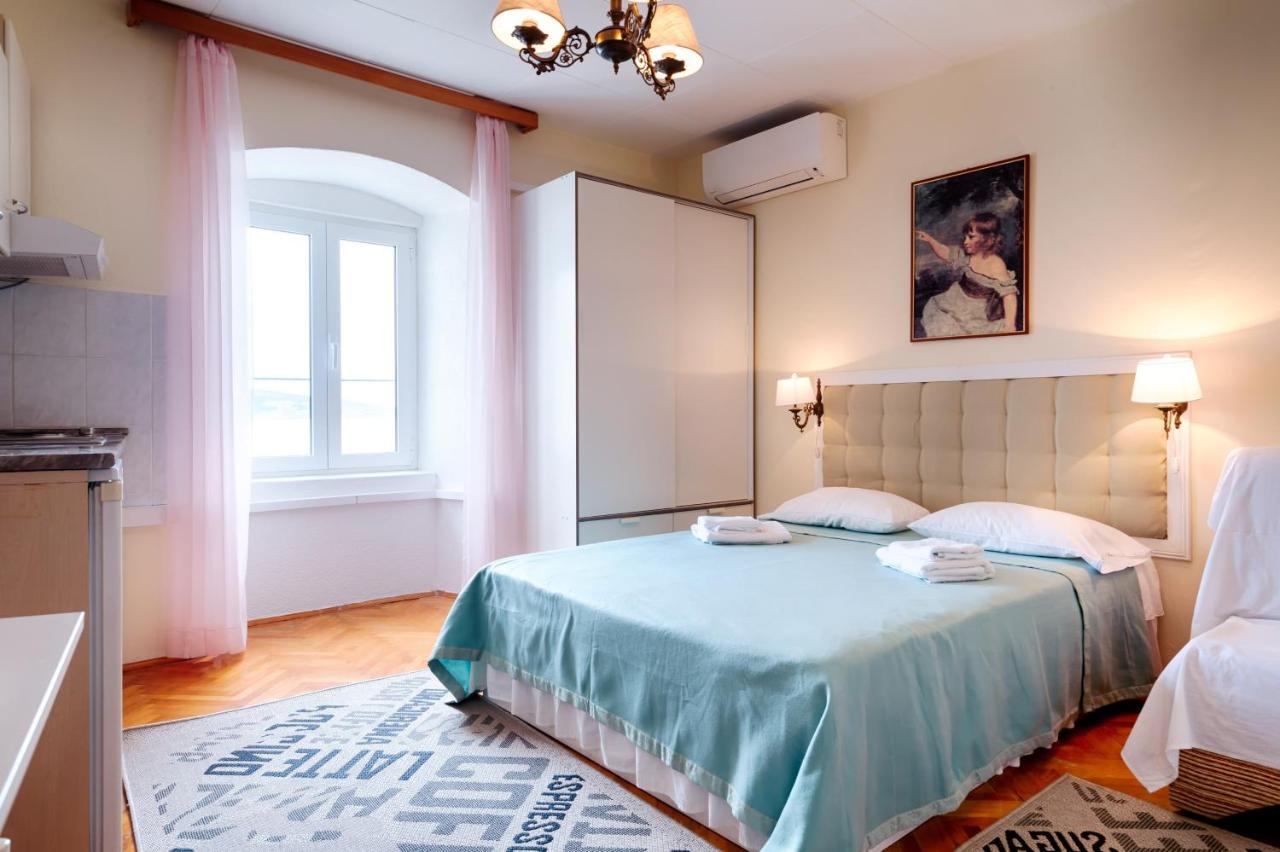 Apartments And Rooms By The Sea Komiza, Vis - 2431 Eksteriør billede