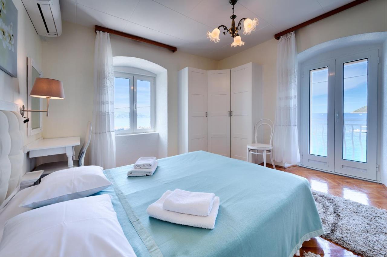 Apartments And Rooms By The Sea Komiza, Vis - 2431 Eksteriør billede